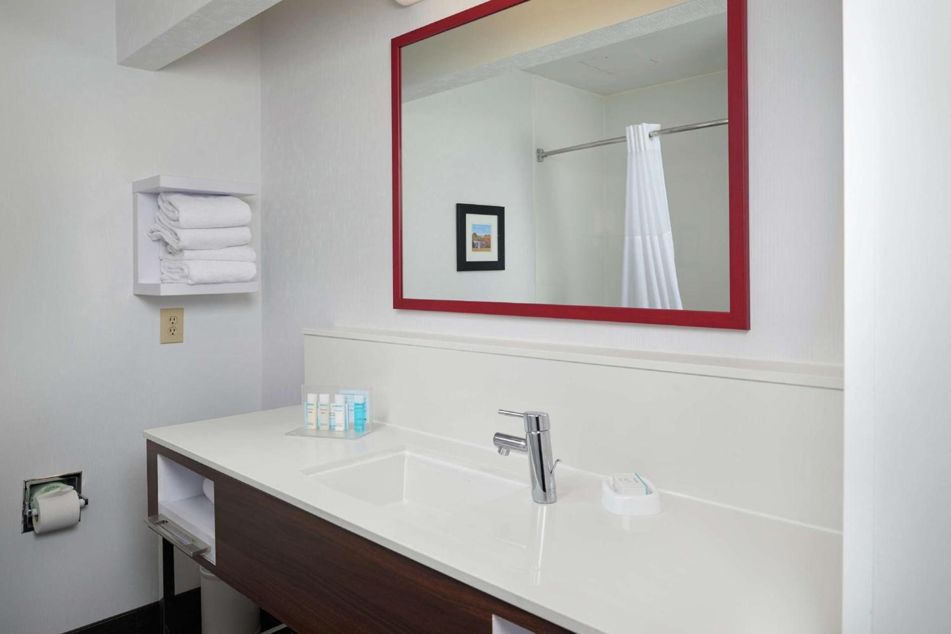 Hampton Inn Shelbyville photo 16