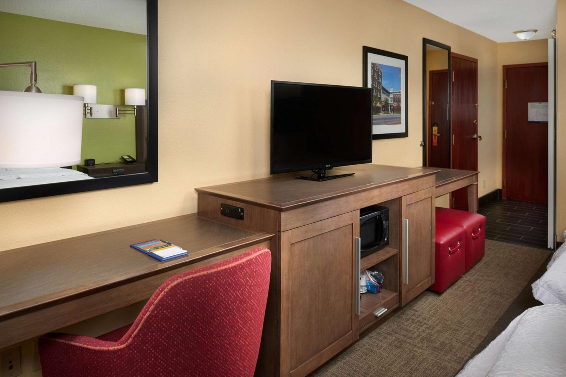Hampton Inn Shelbyville photo 18