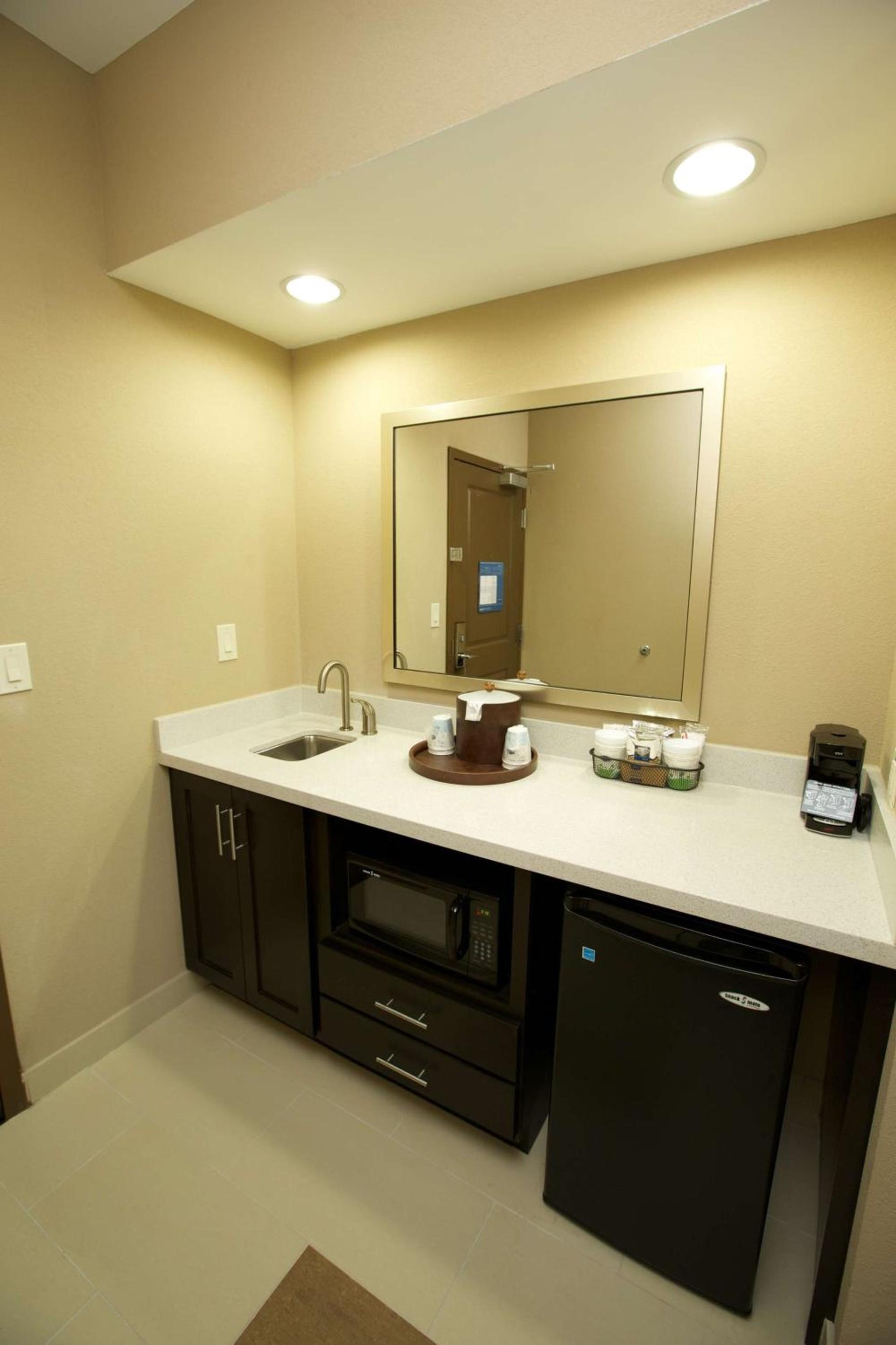 Hampton Inn and Suites Missouri City photo 36