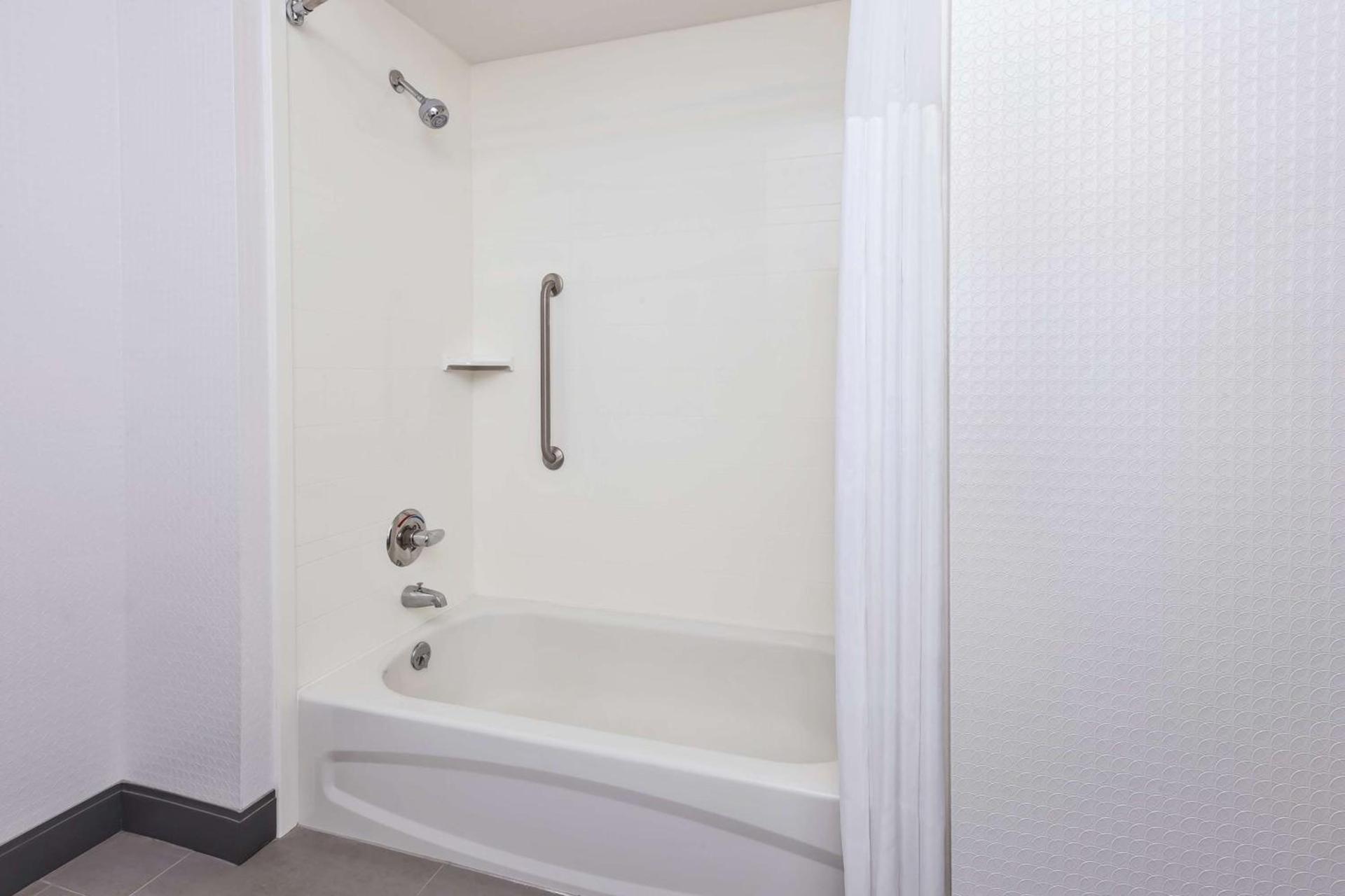 Hampton Inn Sedalia photo 17