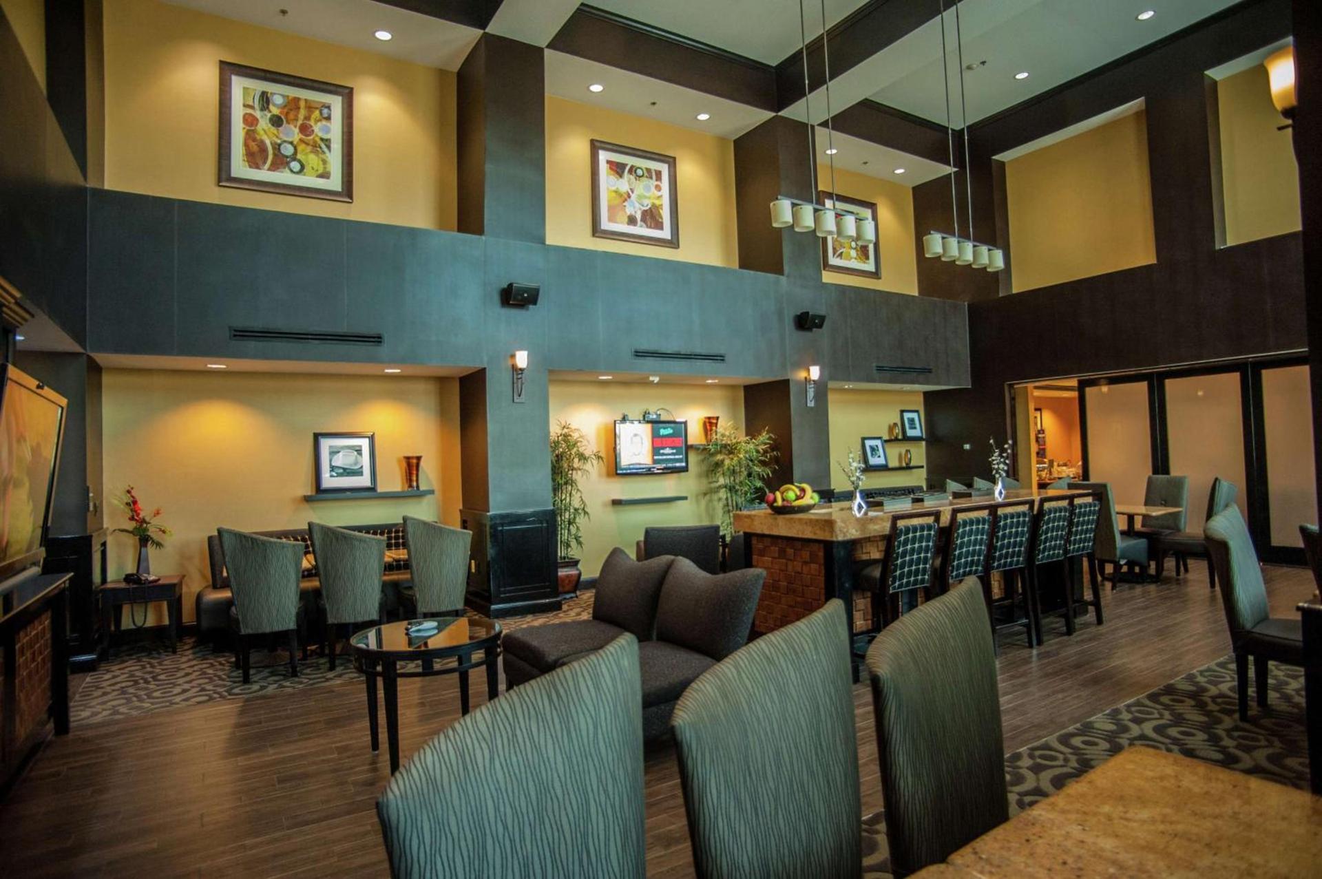 Hampton Inn & Suites Palestine photo 3