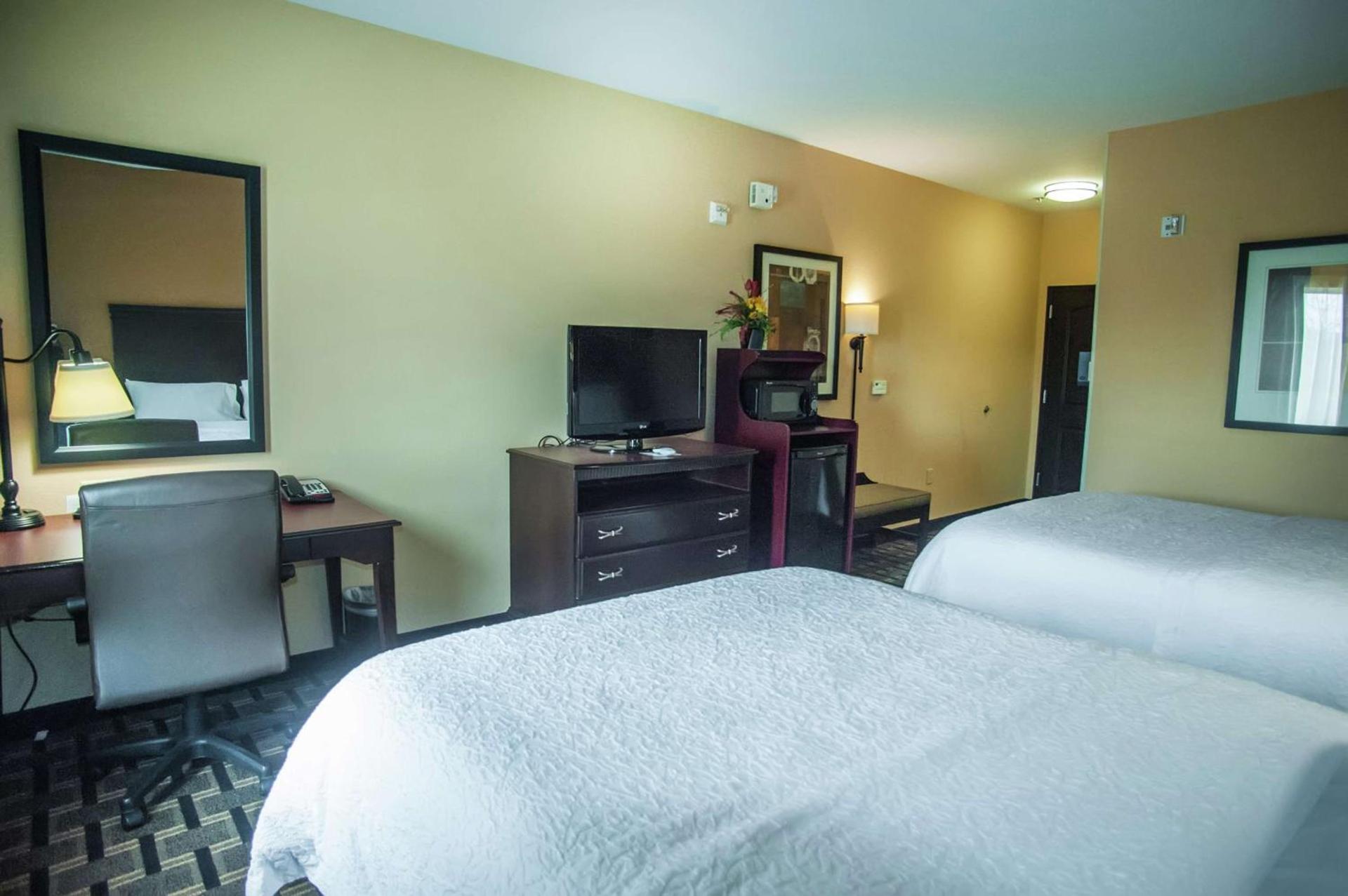 Hampton Inn & Suites Palestine photo 7