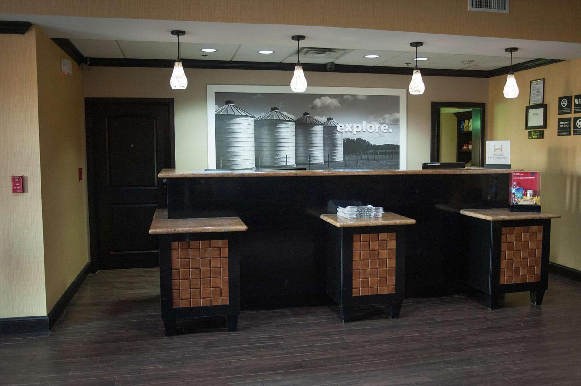 Hampton Inn & Suites Palestine photo 2