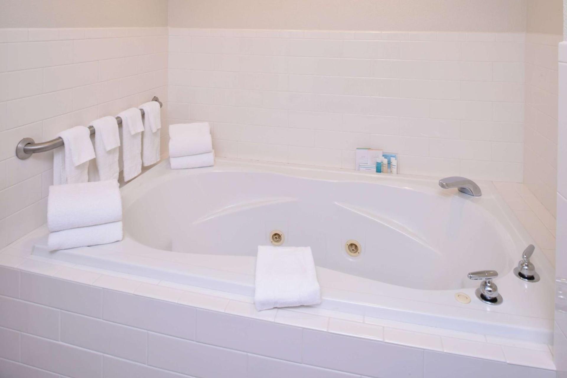 Hampton Inn Tulsa Sand Springs photo 33