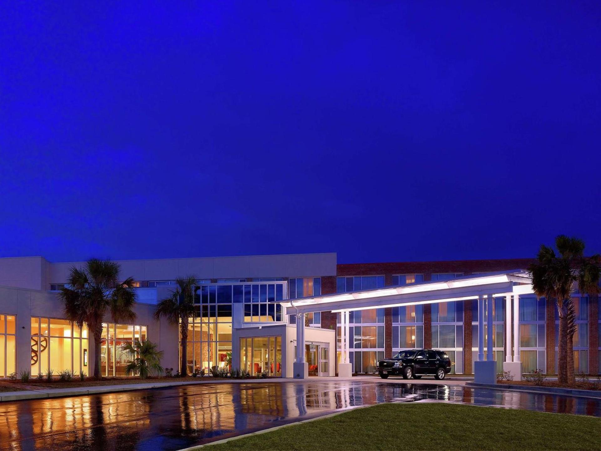 DoubleTree Hotel & Suites Charleston Airport photo 3