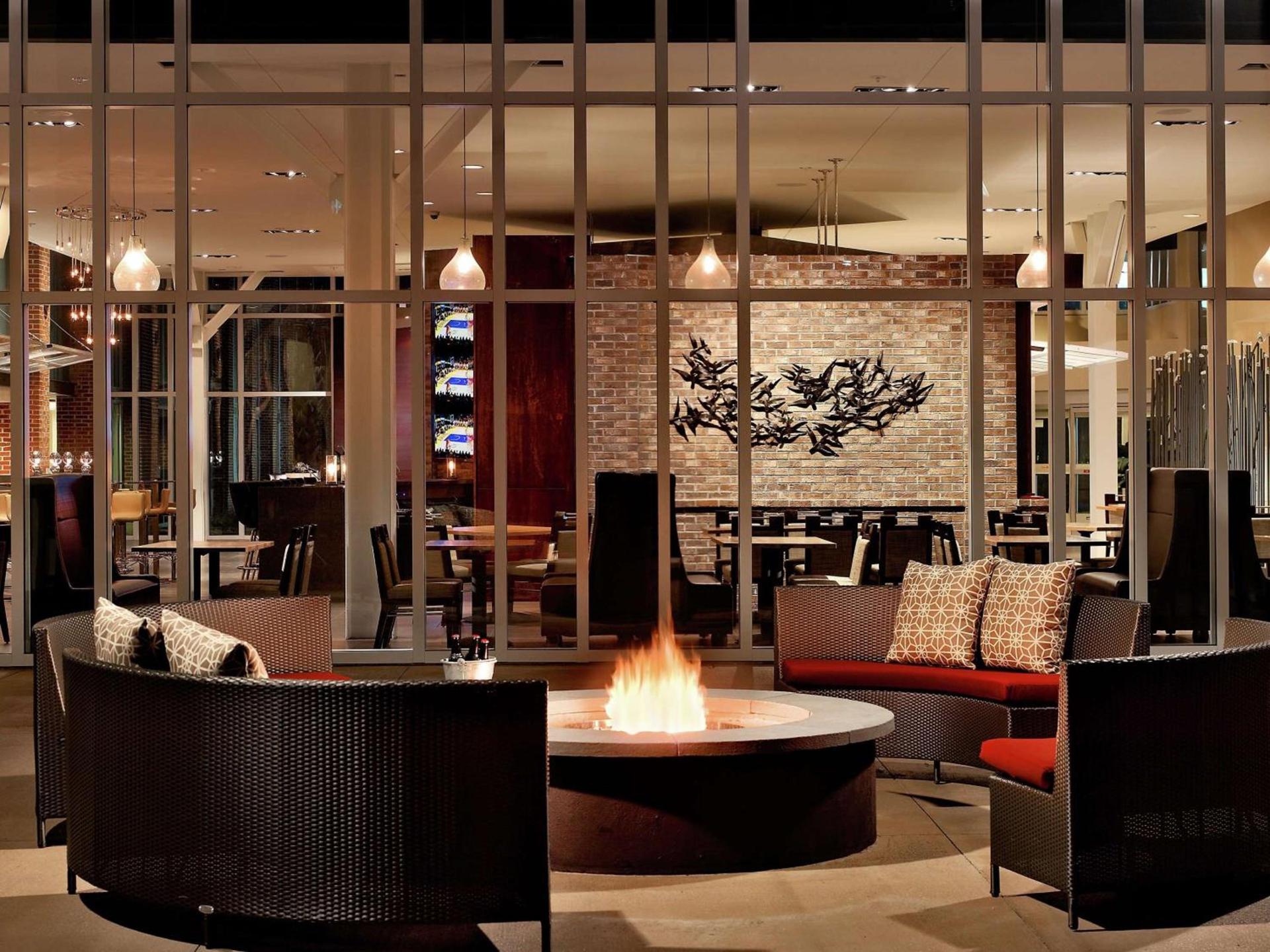 DoubleTree Hotel & Suites Charleston Airport photo 4