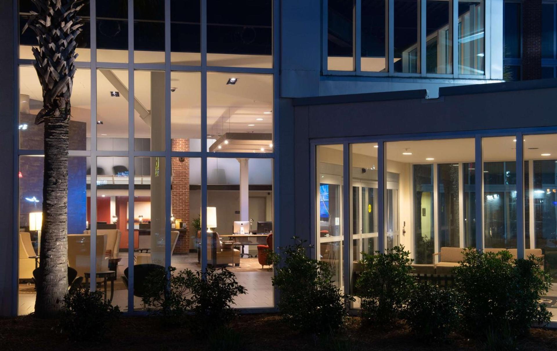 DoubleTree Hotel & Suites Charleston Airport photo 2