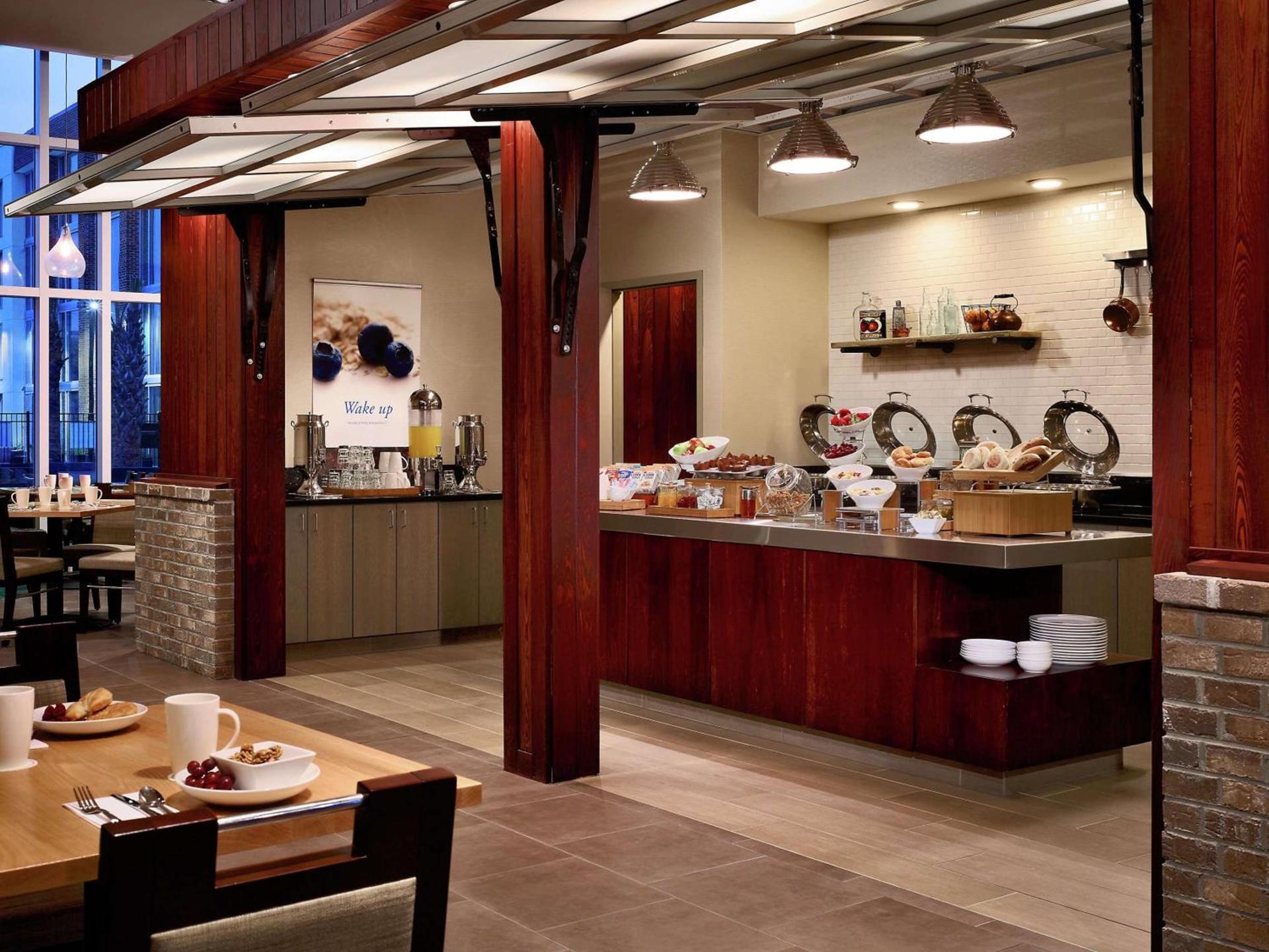 DoubleTree Hotel & Suites Charleston Airport photo 20
