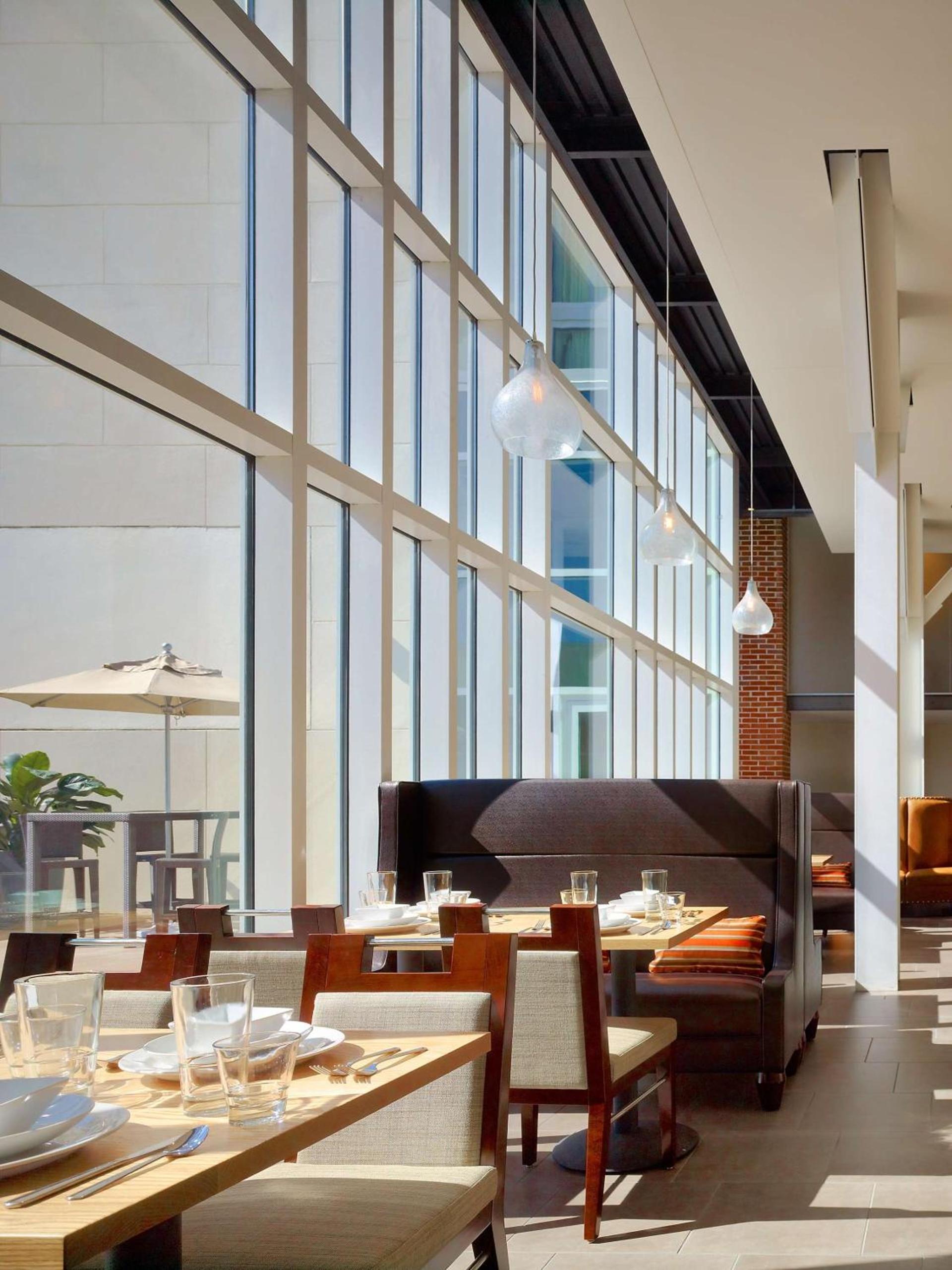 DoubleTree Hotel & Suites Charleston Airport photo 18