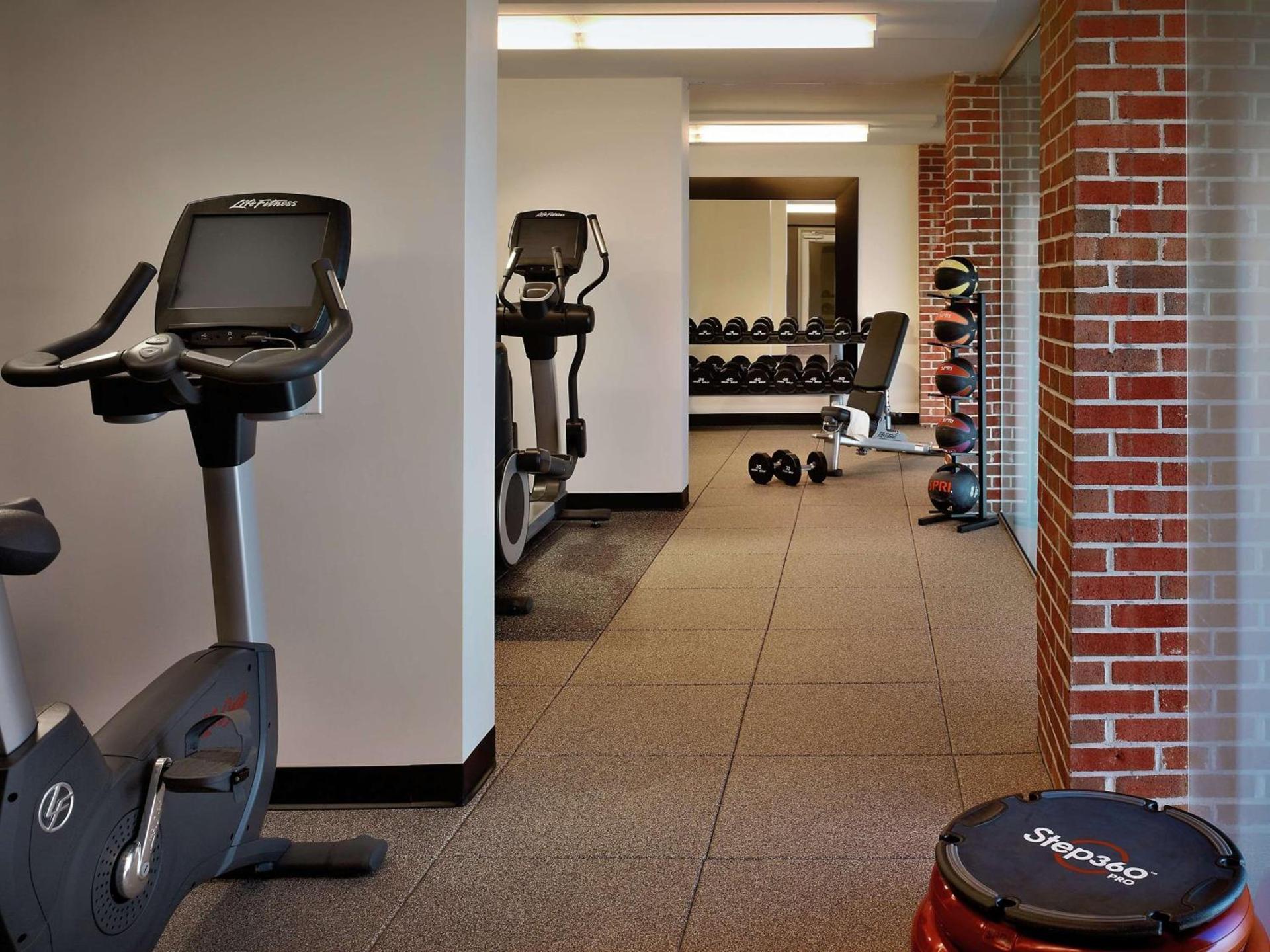 DoubleTree Hotel & Suites Charleston Airport photo 24