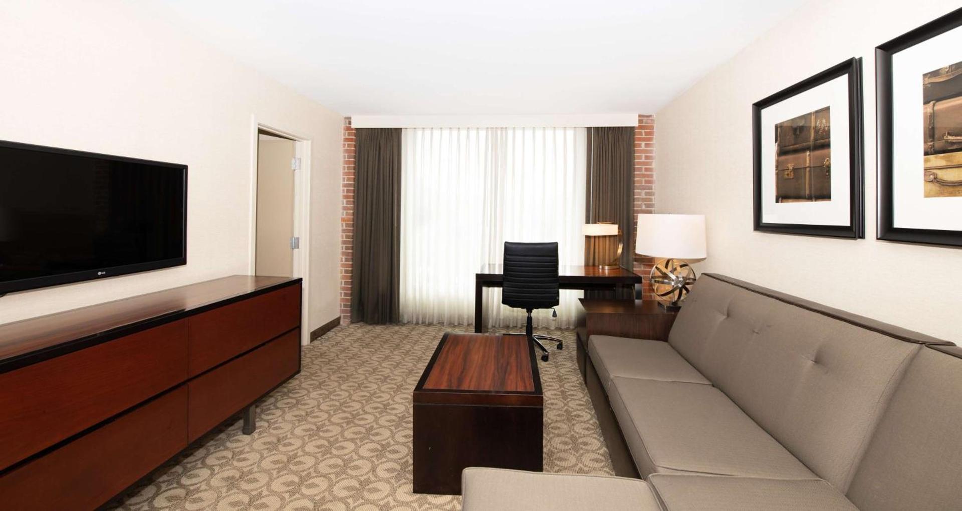 DoubleTree Hotel & Suites Charleston Airport photo 29