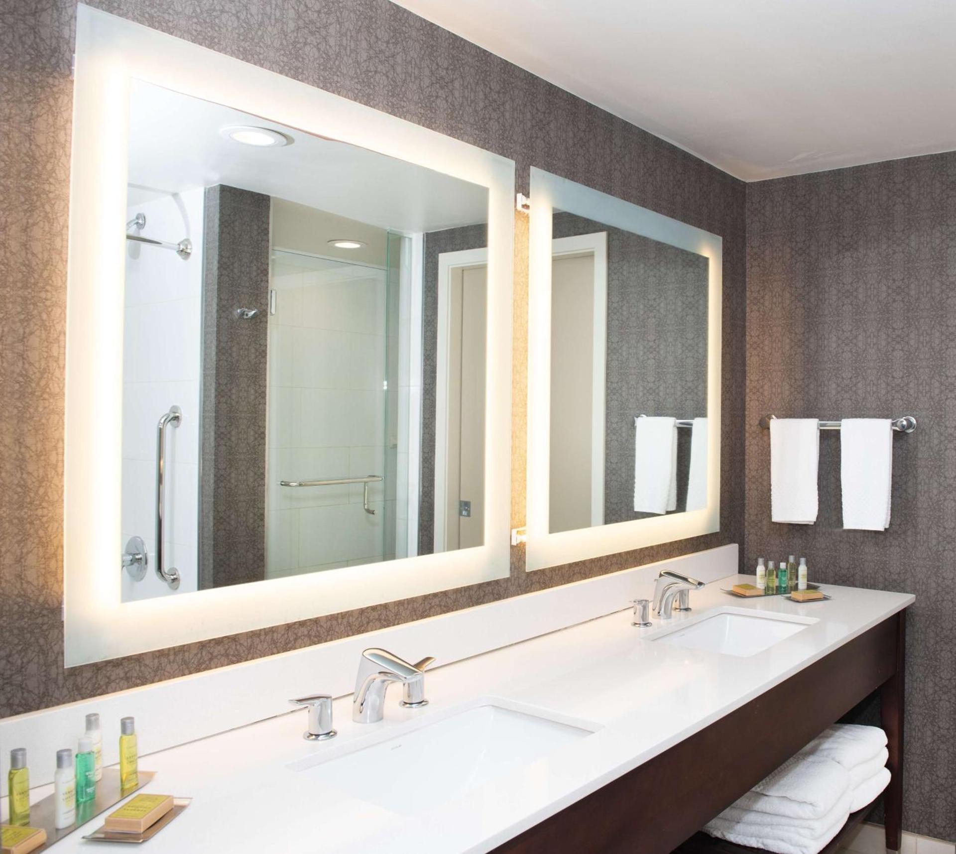 DoubleTree Hotel & Suites Charleston Airport photo 35