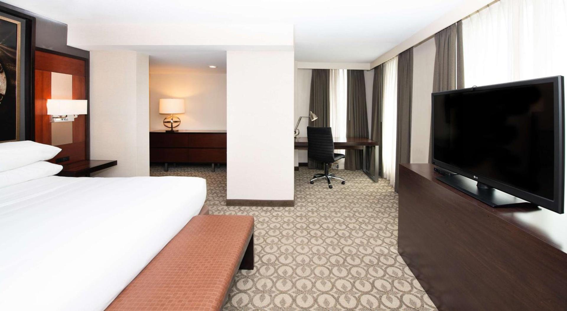 DoubleTree Hotel & Suites Charleston Airport photo 32