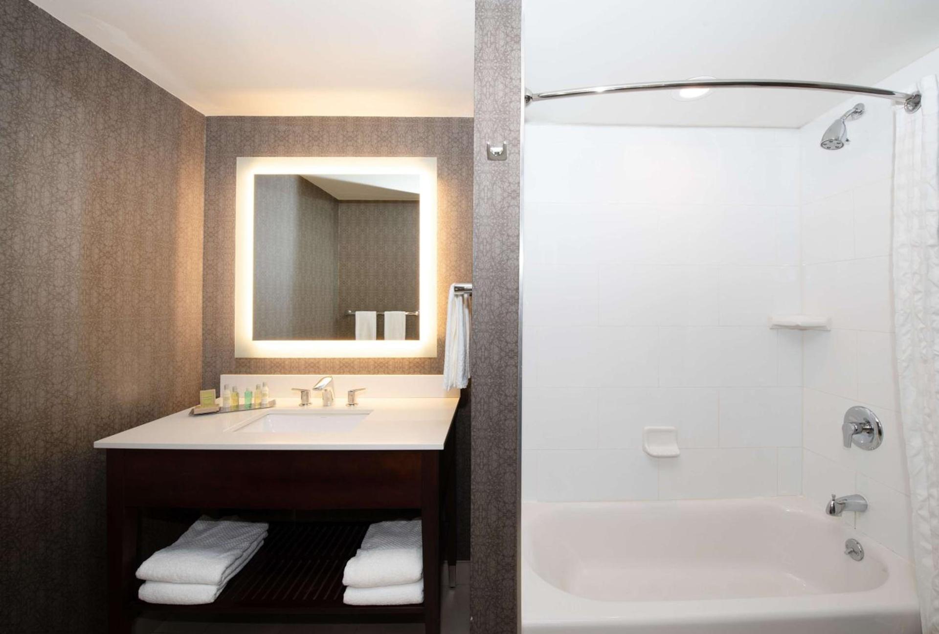 DoubleTree Hotel & Suites Charleston Airport photo 38