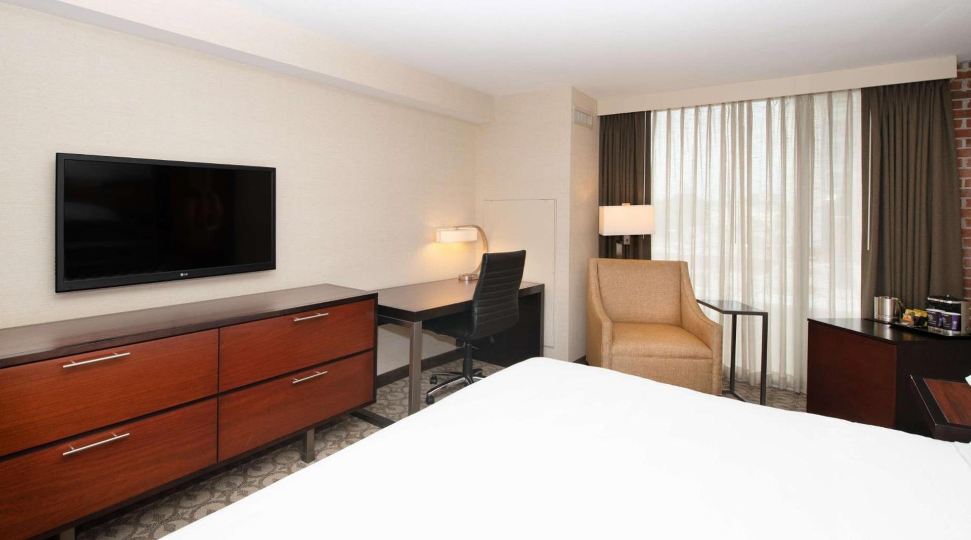 DoubleTree Hotel & Suites Charleston Airport photo 41