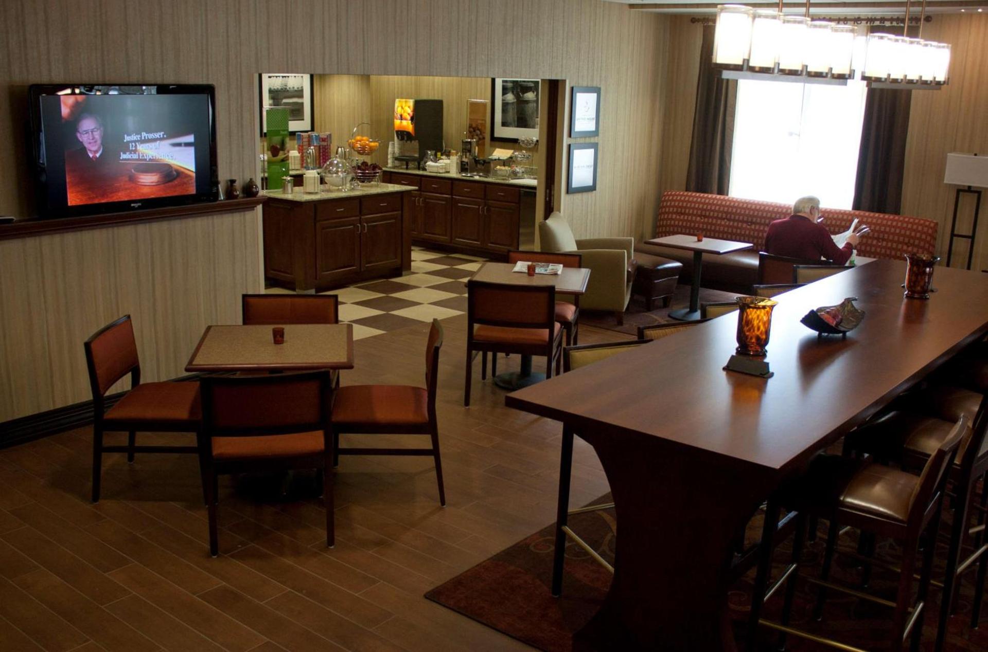 Hampton Inn - Burlington photo 18