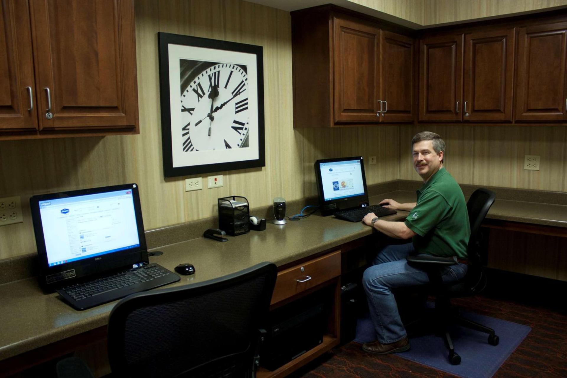 Hampton Inn - Burlington photo 34