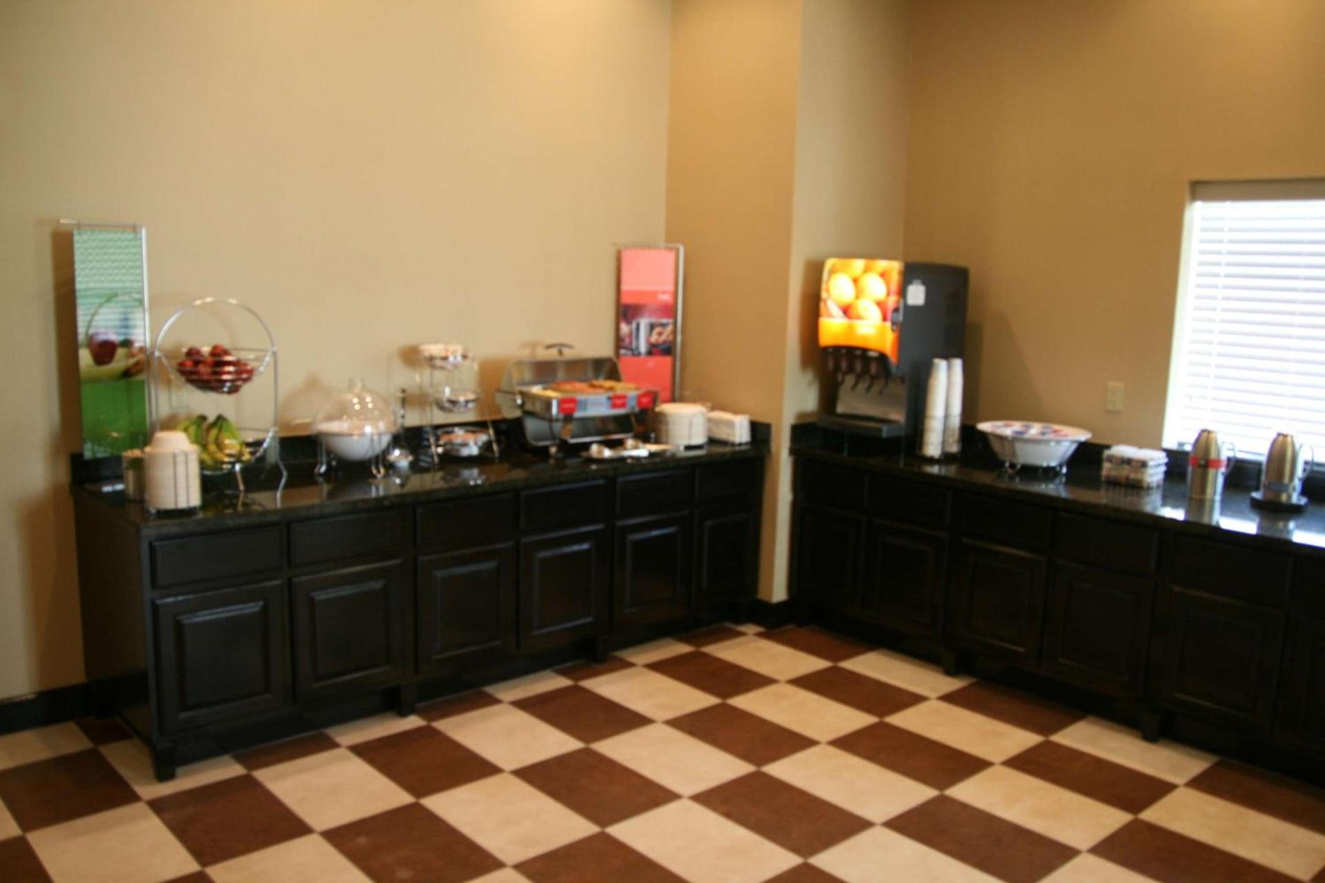 Hampton Inn La Grange photo 3