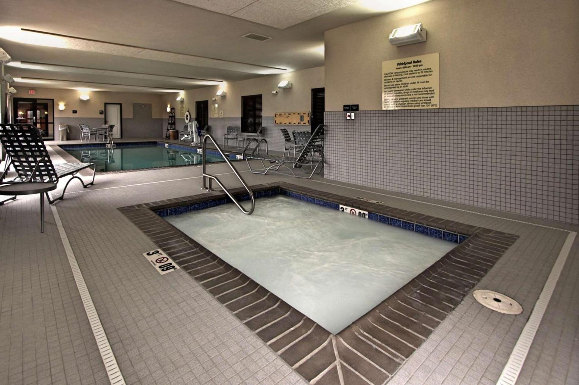 Hampton Inn Defiance photo 4