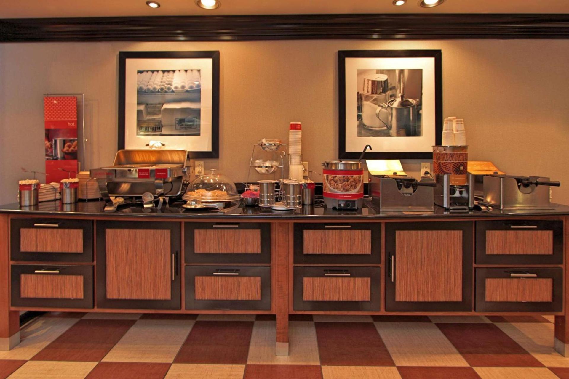 Hampton Inn Defiance photo 5