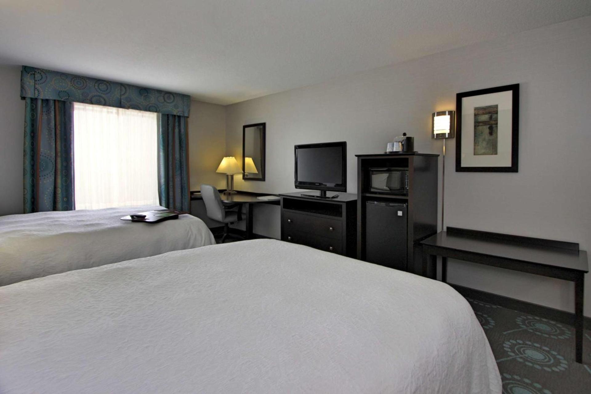 Hampton Inn Defiance photo 9