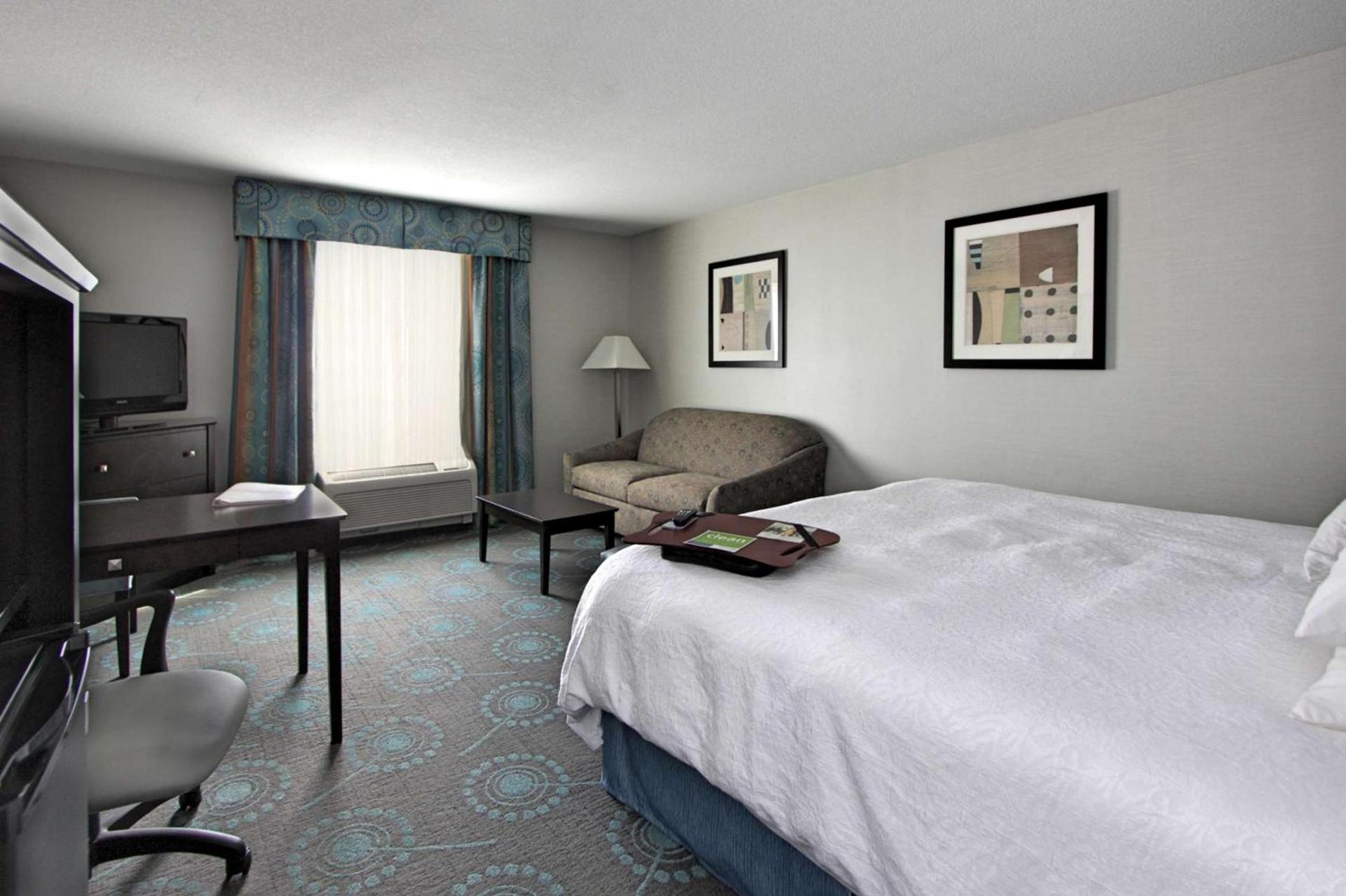 Hampton Inn Defiance photo 10