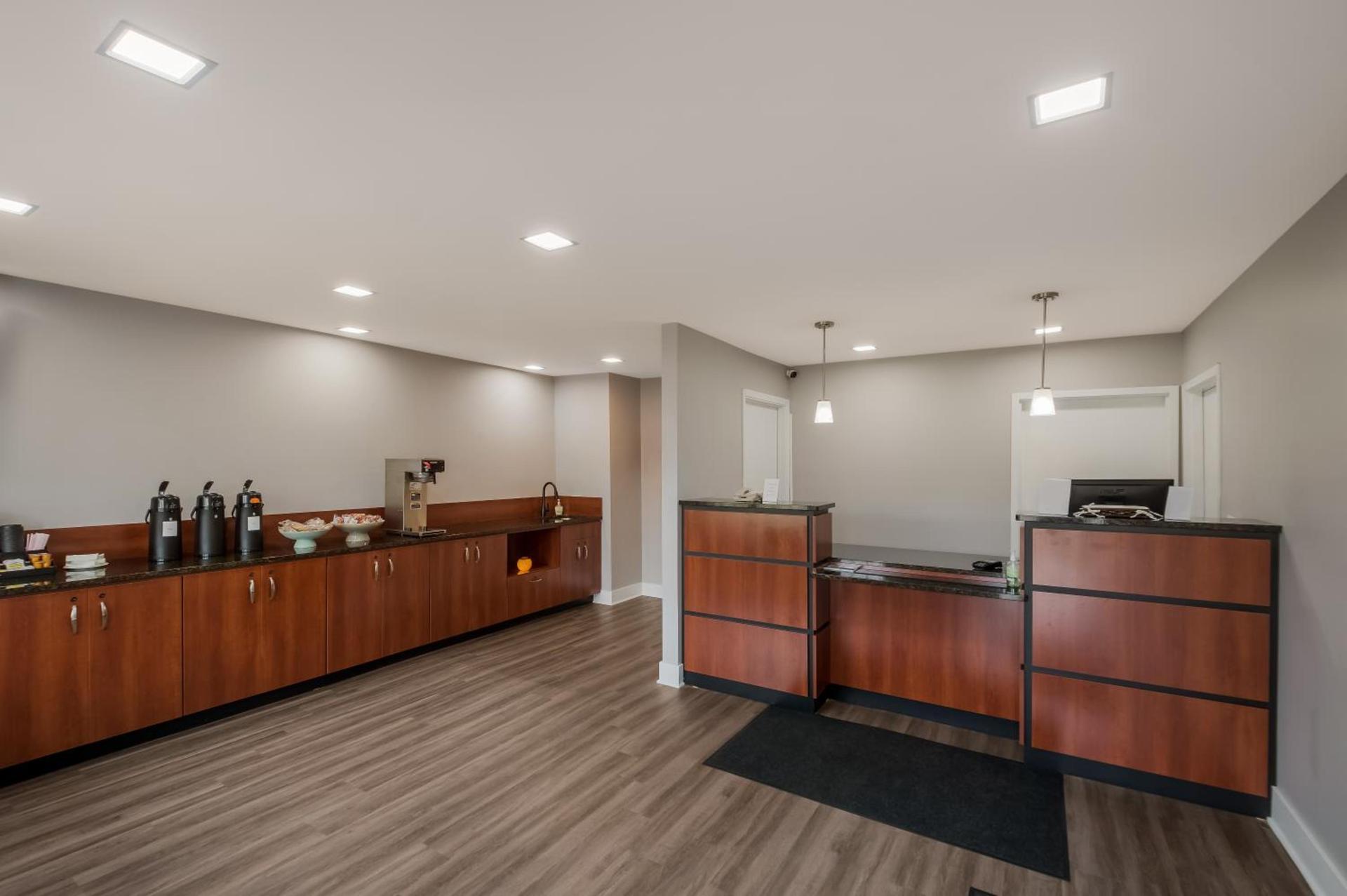 Americas Best Value Inn Farmington photo 24