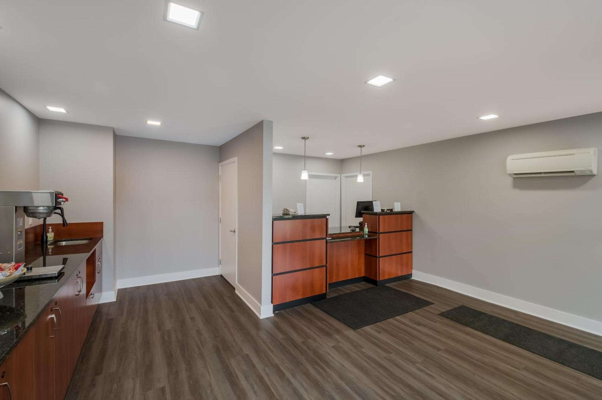 Americas Best Value Inn Farmington photo 26