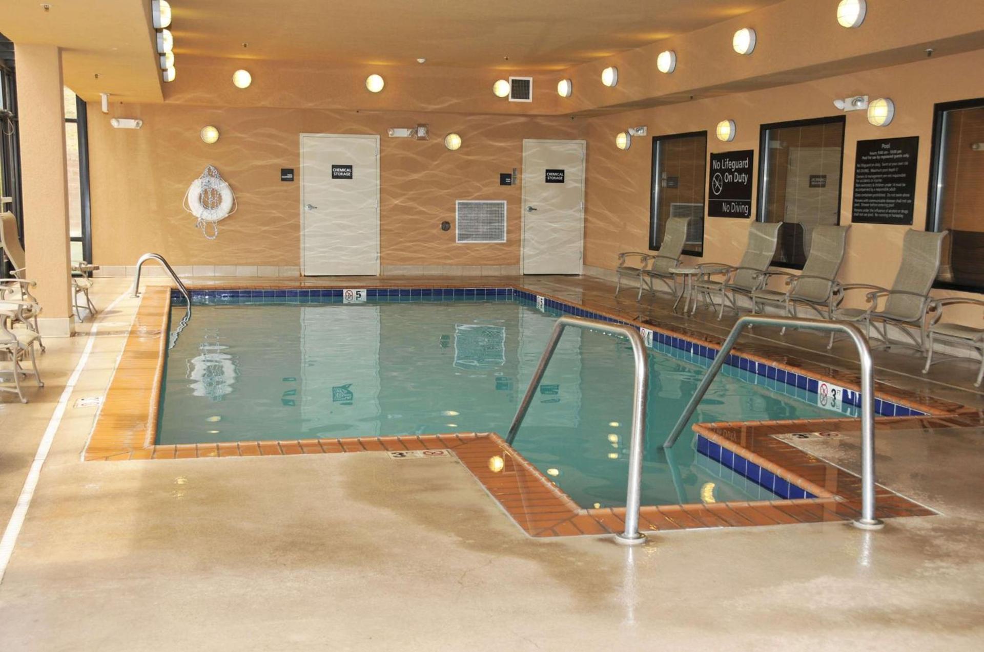Hampton Inn Clinton photo 6
