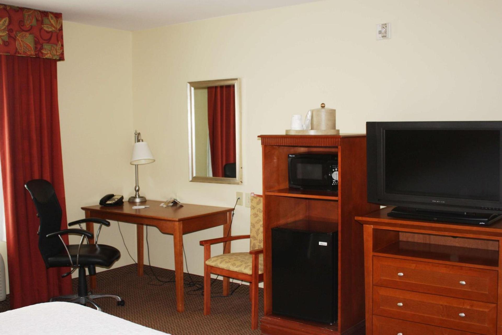Hampton Inn Clinton photo 17