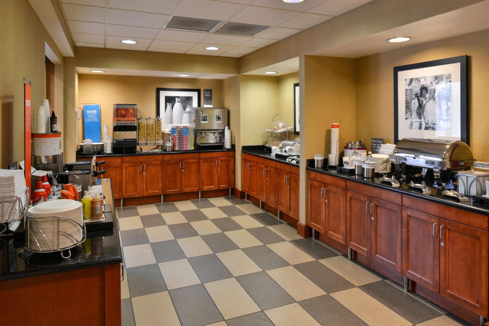 Hampton Inn & Suites Tacoma photo 8
