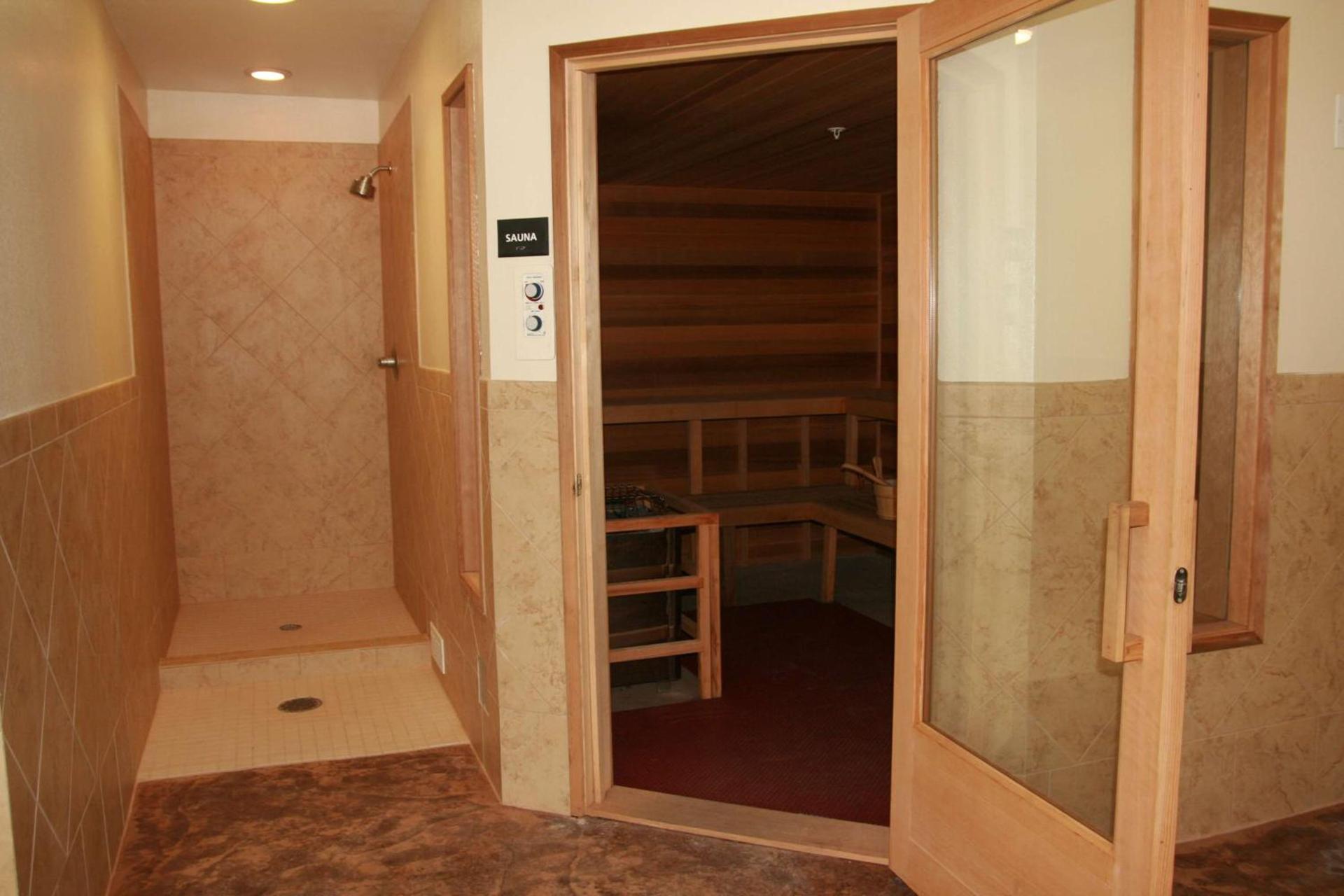 Hampton Inn & Suites McAlester photo 16