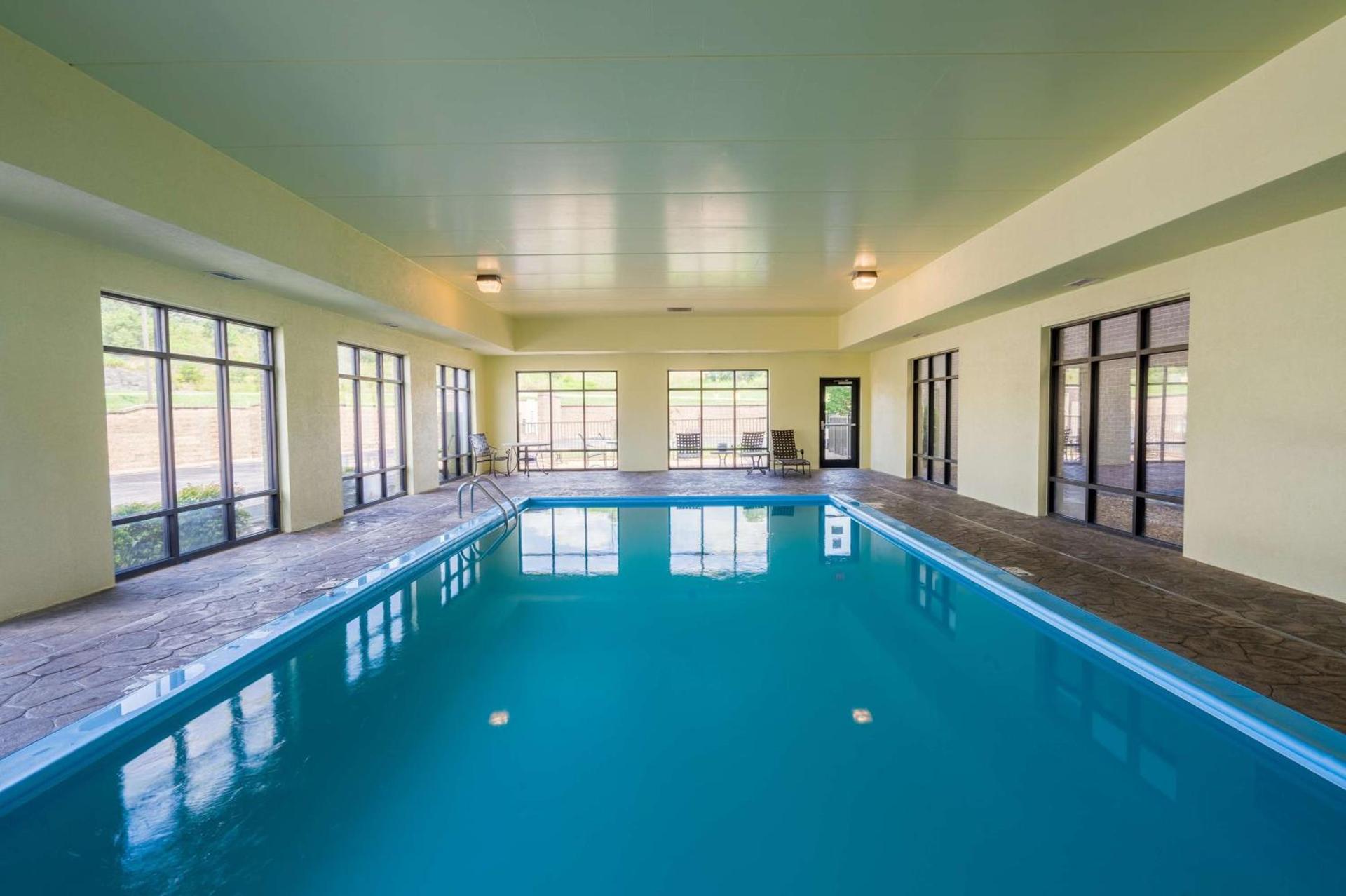 Hampton Inn London-North, Ky photo 8