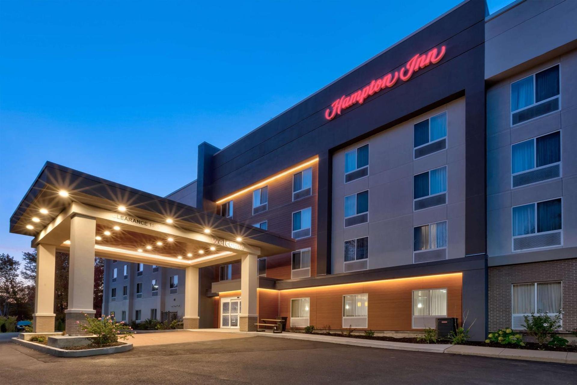 Hampton Inn Waterbury photo 2
