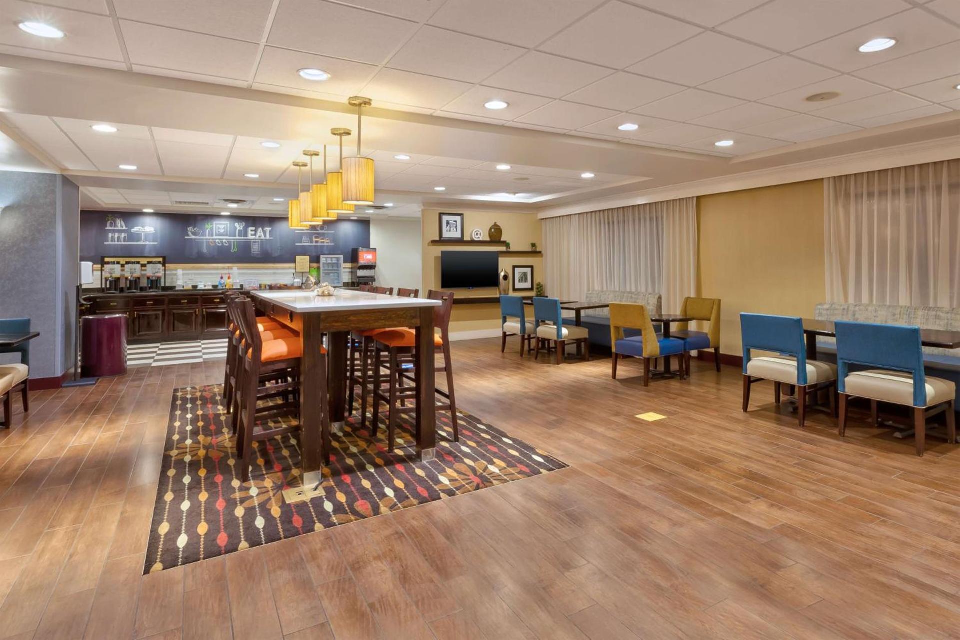 Hampton Inn Waterbury photo 4