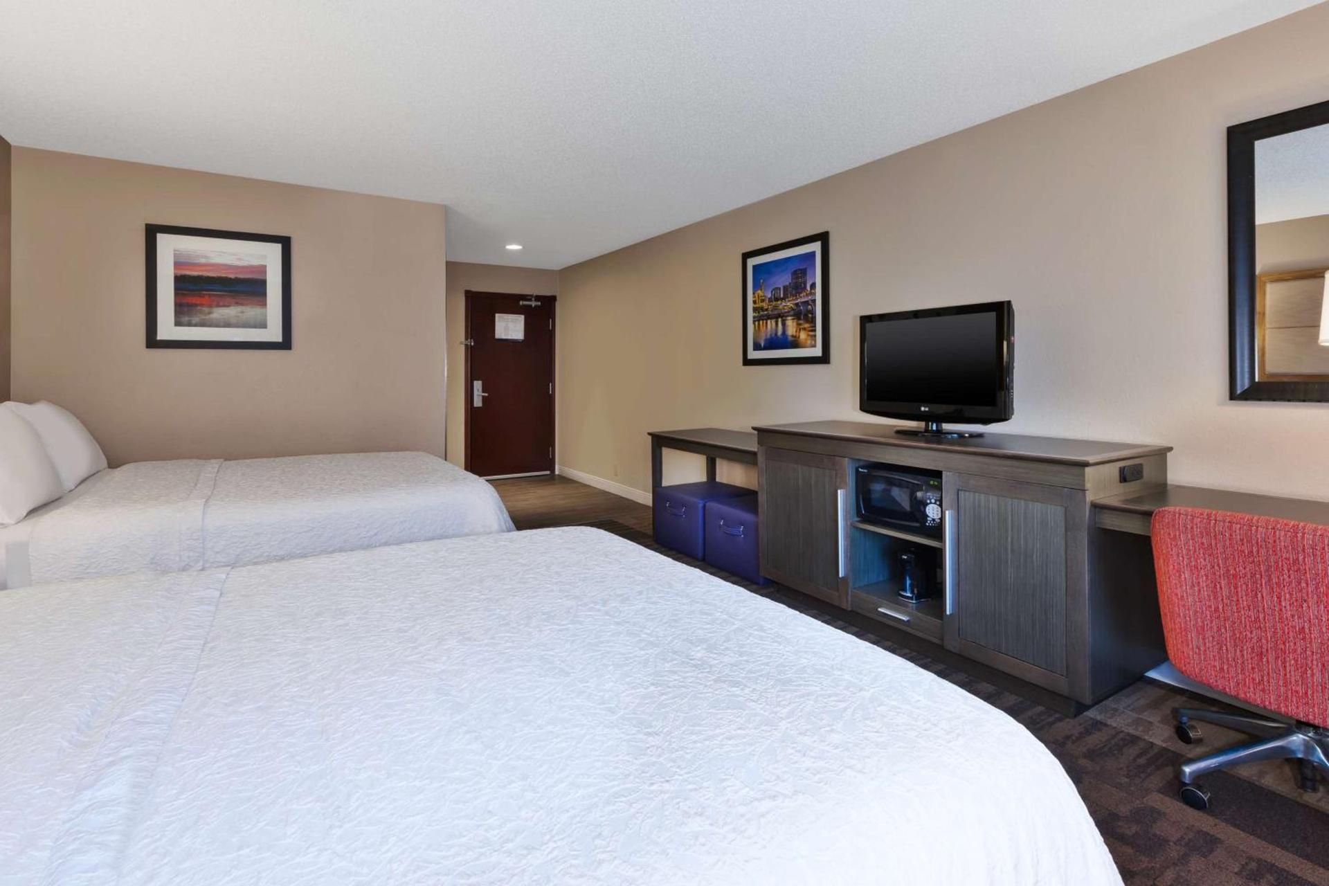 Hampton Inn Waterbury photo 7