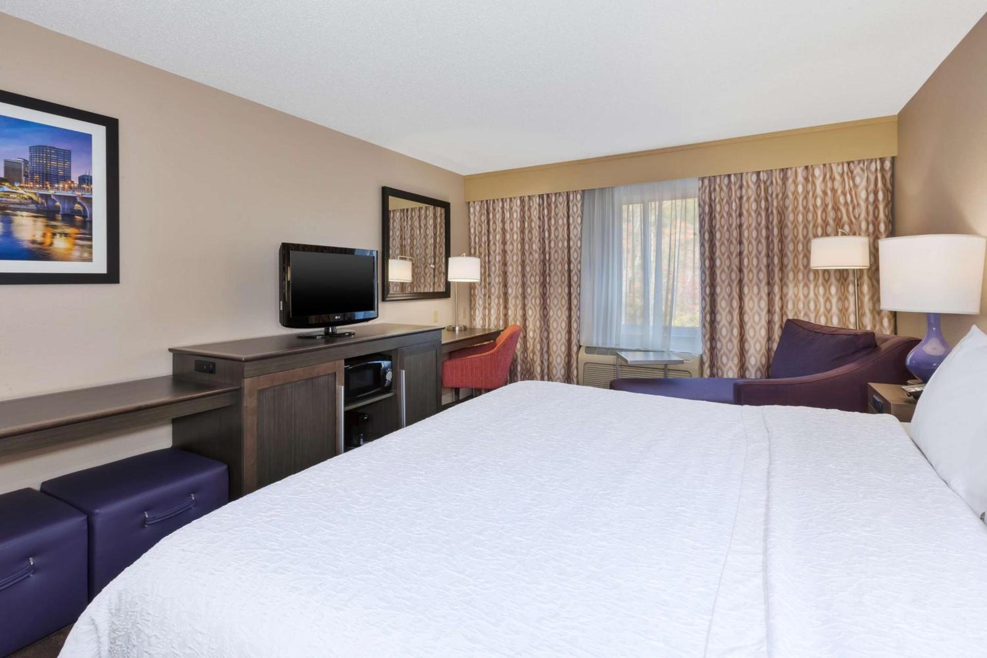 Hampton Inn Waterbury photo 11