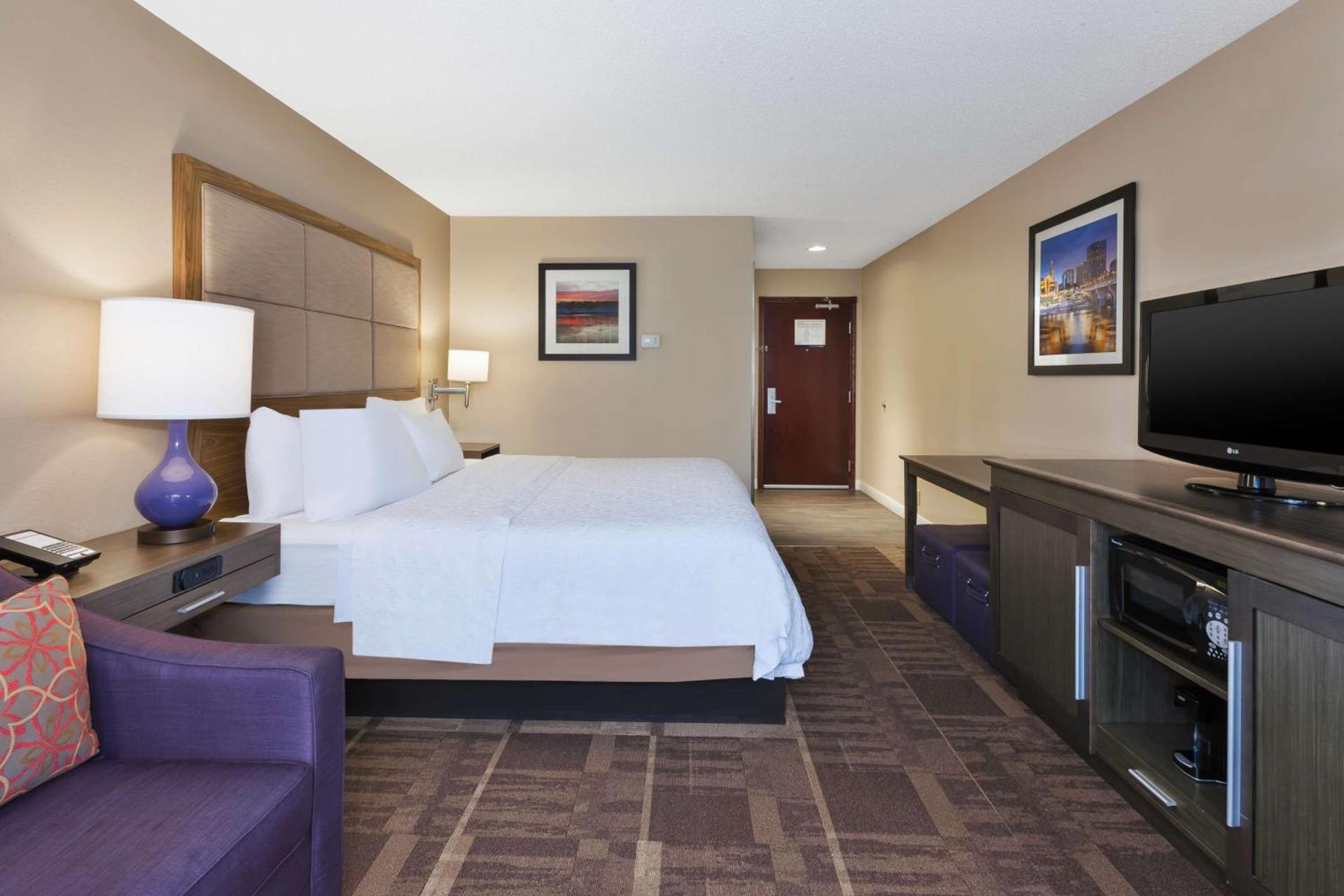 Hampton Inn Waterbury photo 13