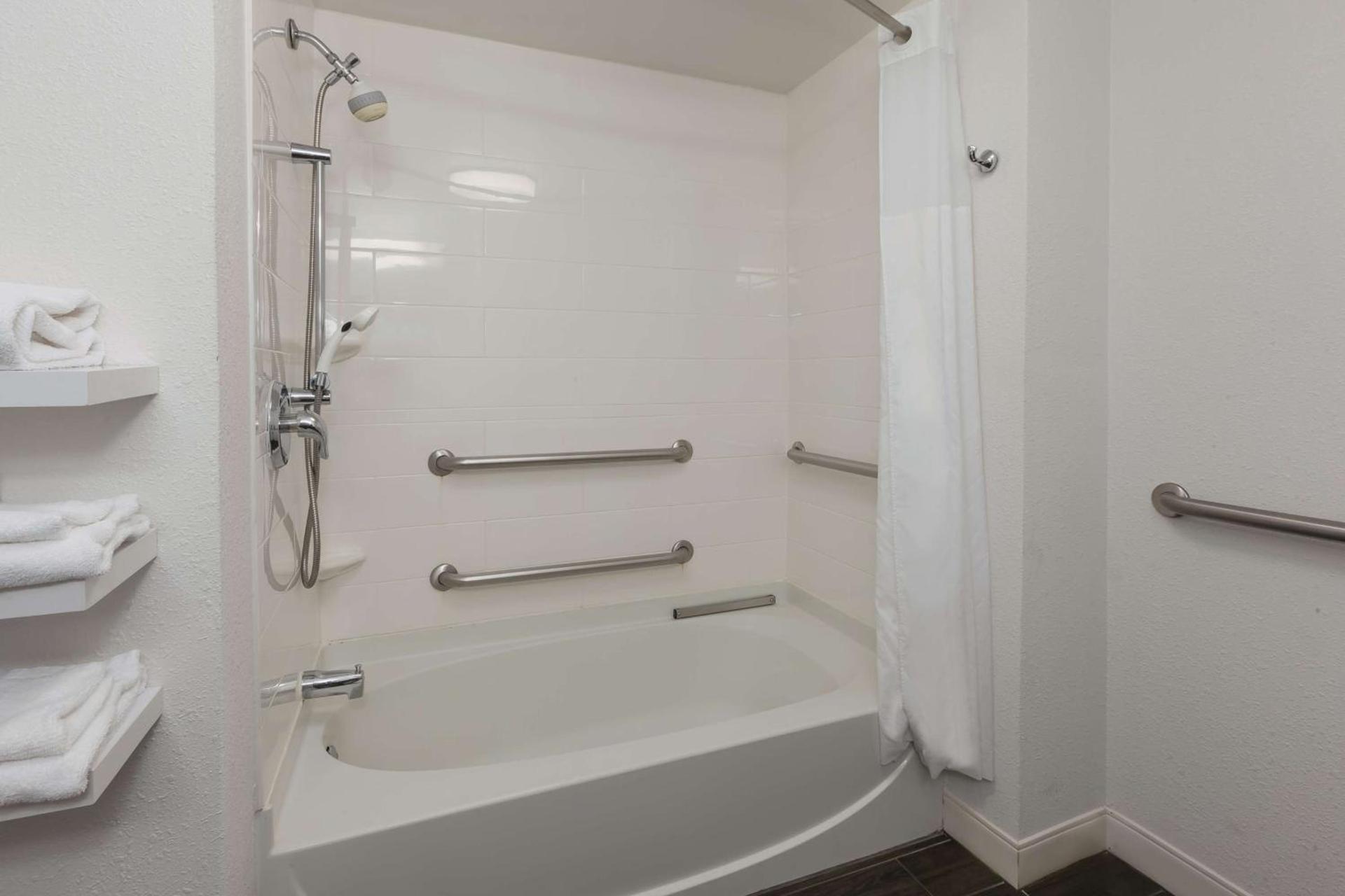 Hampton Inn Waterbury photo 17