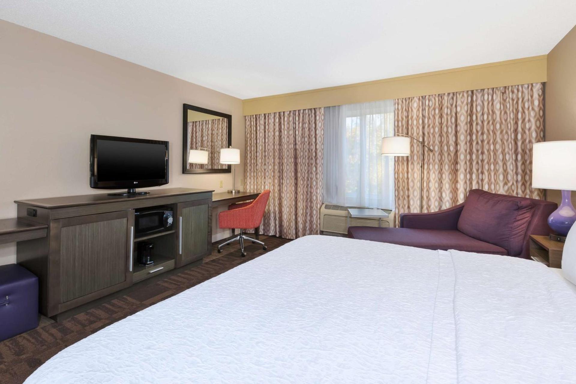 Hampton Inn Waterbury photo 18