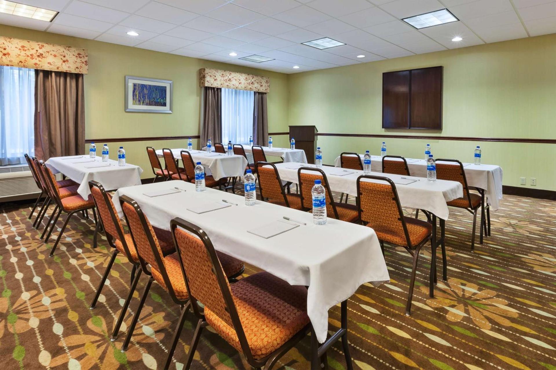 Hampton Inn Waterbury photo 20