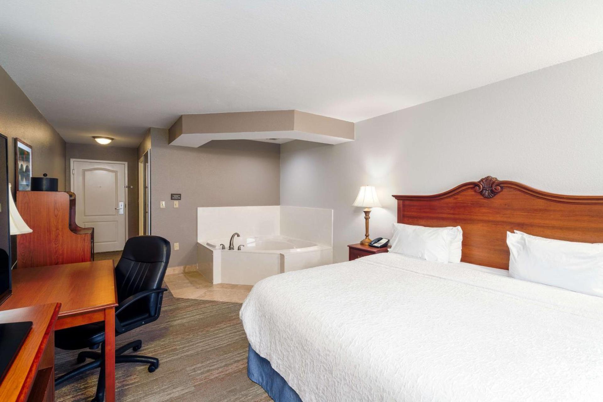 Hampton Inn London-North, Ky photo 2