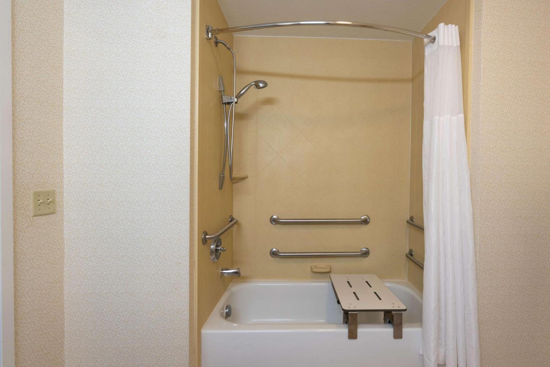 Hampton Inn London-North, Ky photo 23