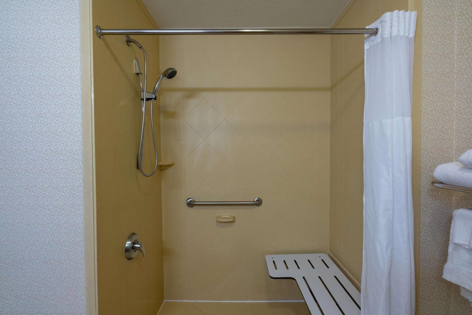 Hampton Inn London-North, Ky photo 22
