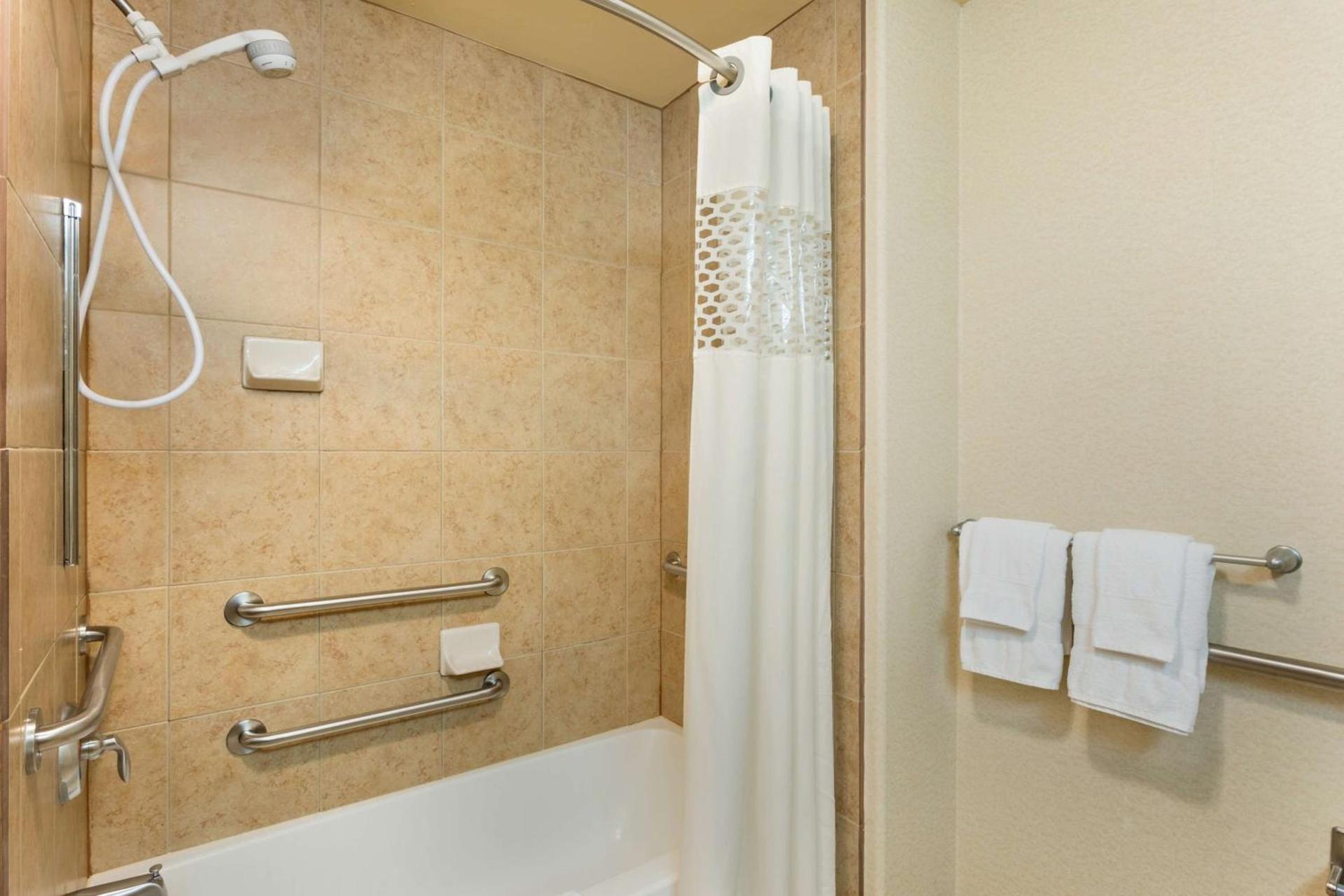 Hampton Inn & Suites Pharr photo 10