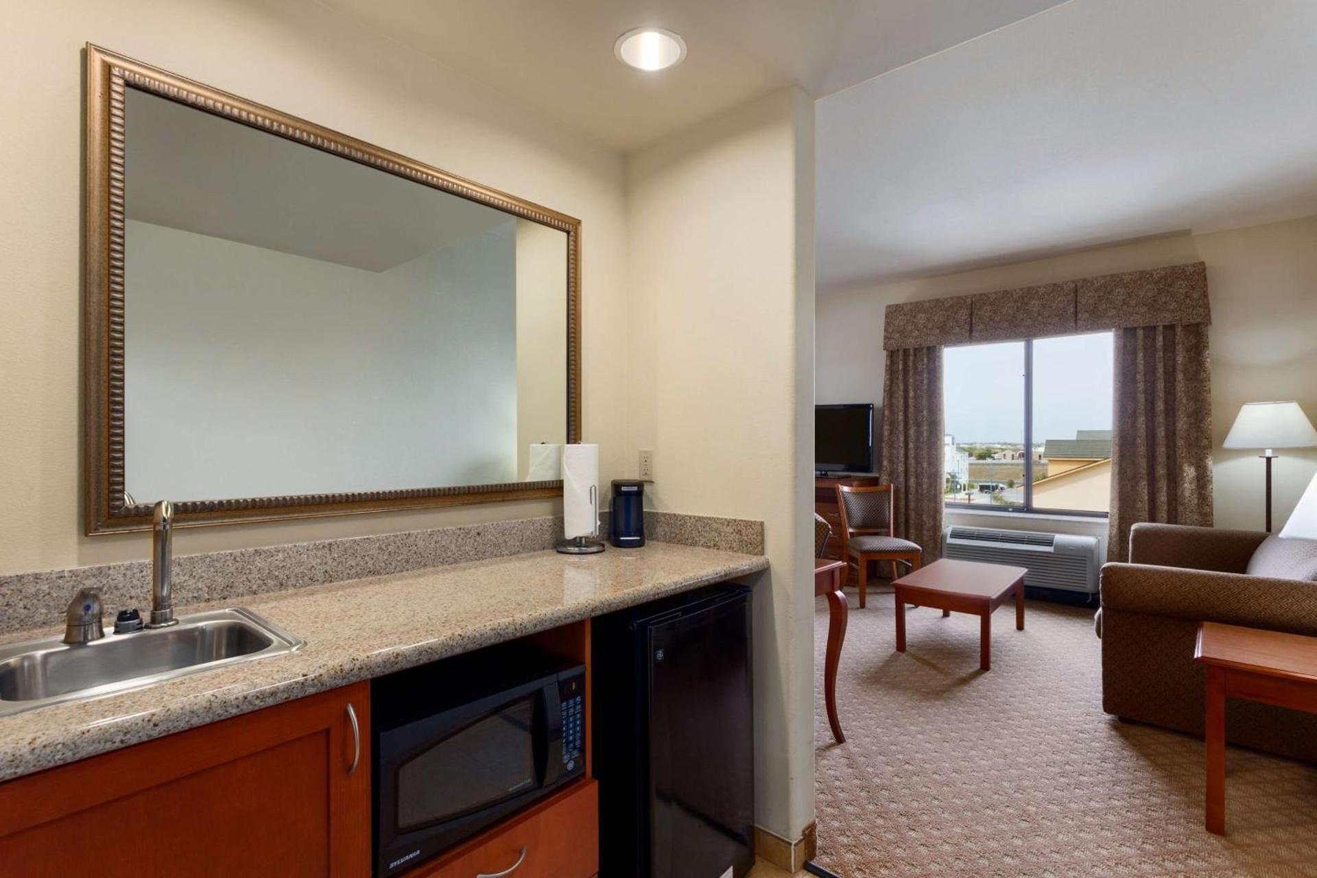 Hampton Inn & Suites Pharr photo 13