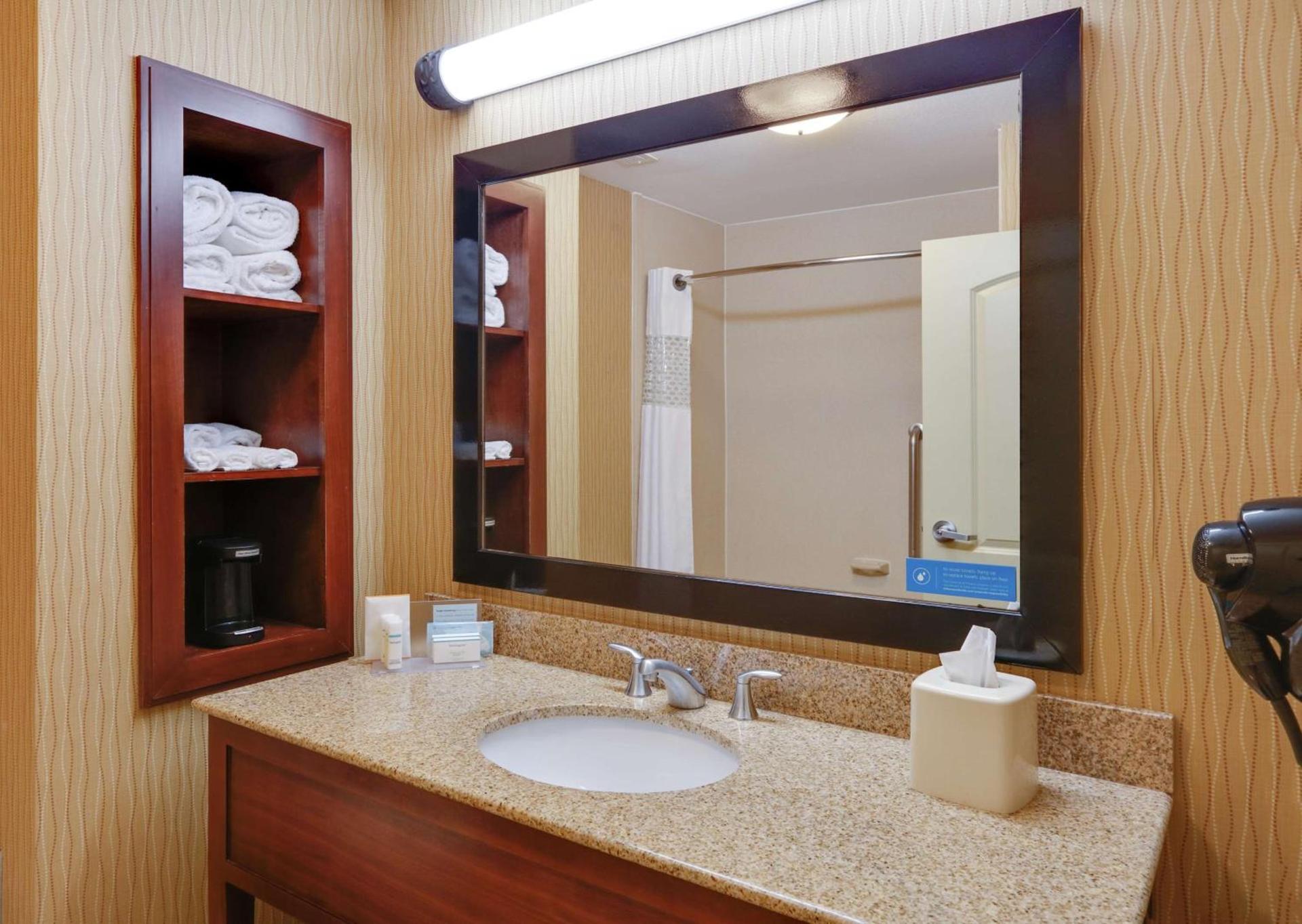 Hampton Inn & Suites Fort Worth/Forest Hill photo 17