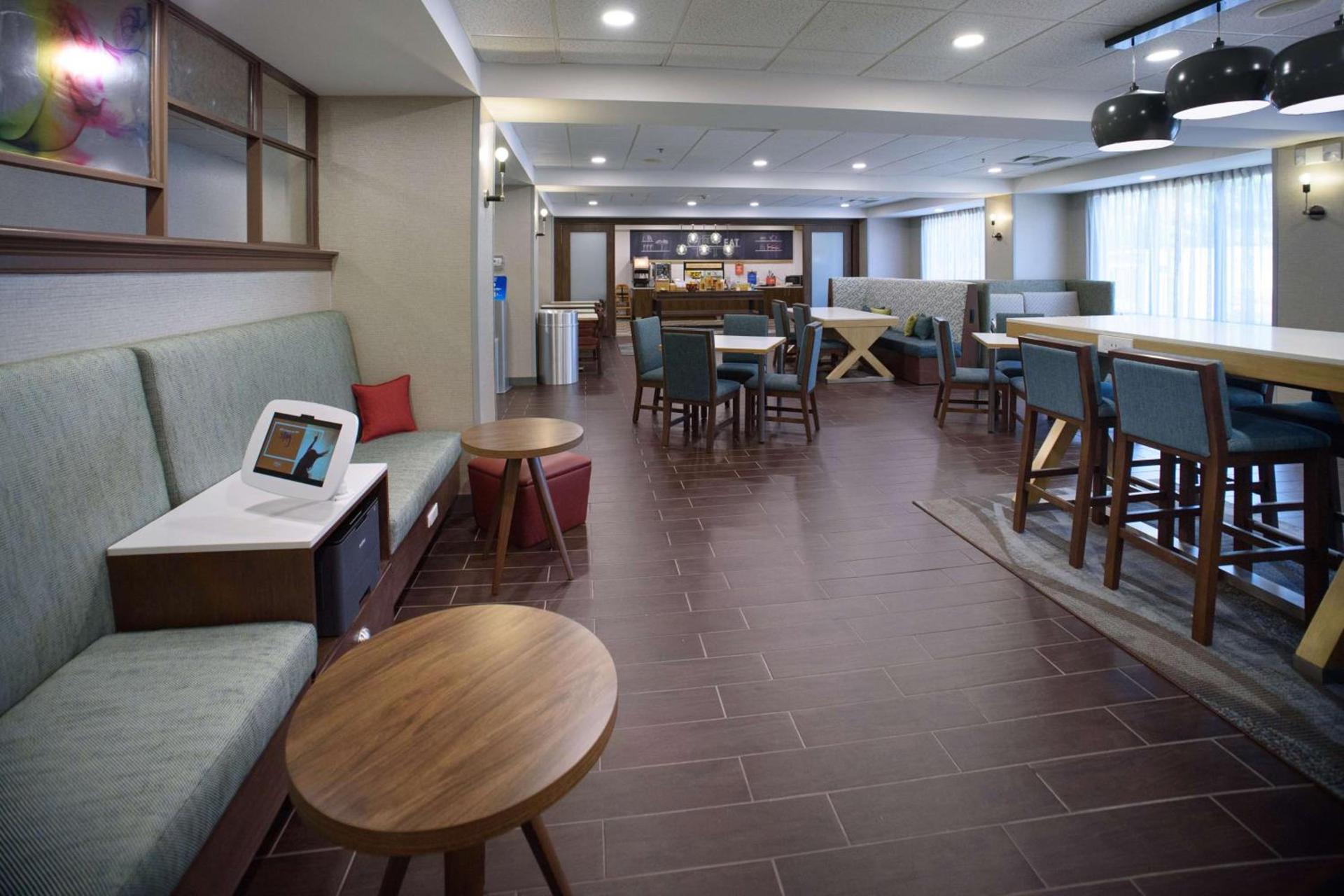 Hampton Inn Fayetteville photo 6