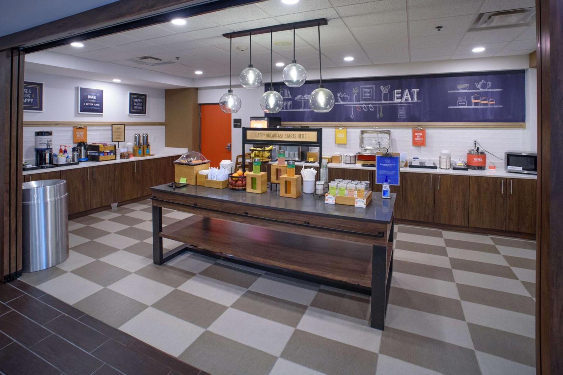 Hampton Inn Fayetteville photo 8