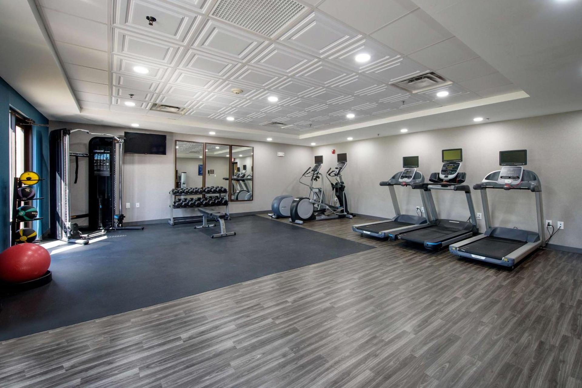 Hampton Inn Fayetteville photo 11